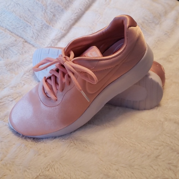 tanjun youth sneaker